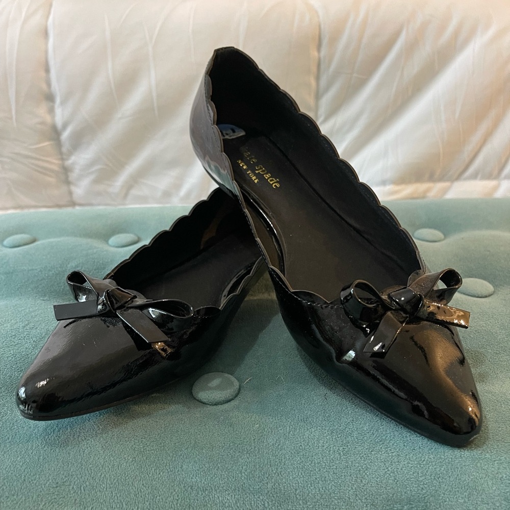 Kate Spade Scalloped Black Patent Flats Size
7.5M